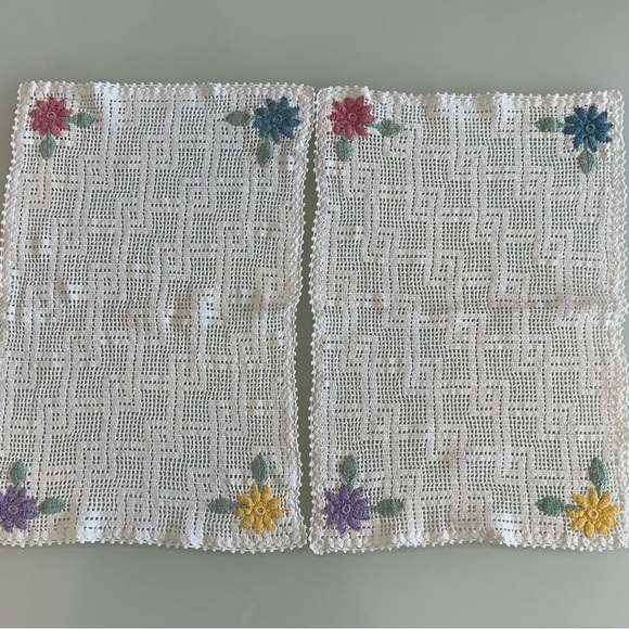 Vintage | Handcrafted | White Crochet Doilies with Flower Corner - Picture 4 of 8